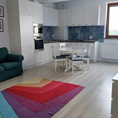 Alquiler a largo plazo de un apartamento de 2 habitaciones, 58 m², en Constanza, Rumanía