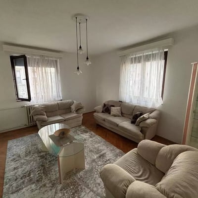 Langzeitmiete einer 3-Zimmer-Wohnung, 79 m², in Belgrad, Serbien