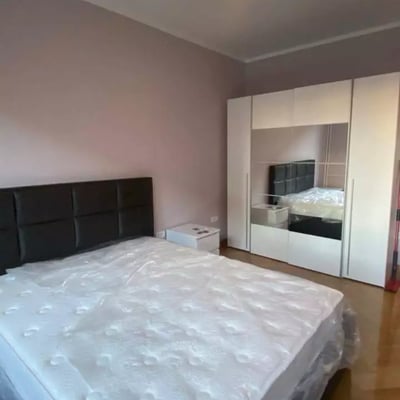 Location longue durée d’un appartement de 2 pièces, 61 m², à Vračar, Belgrade, Serbie
