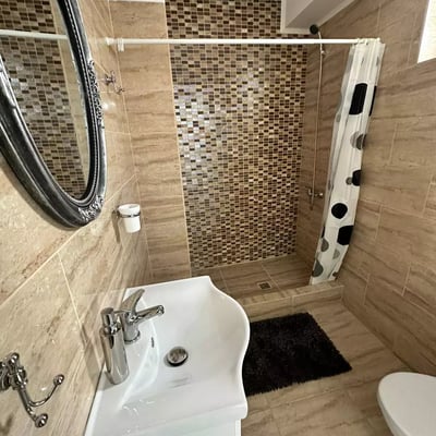 Alquiler a largo plazo de un piso de 3 habitaciones, 85 m², Constanza, Rumanía