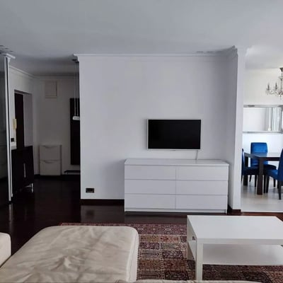 Location longue durée d’un appartement lumineux de 3 pièces, 75 m², quartier Vračar, Belgrade, Serbie