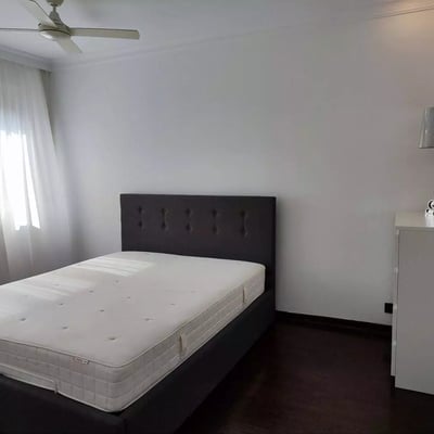 Location longue durée d’un appartement lumineux de 3 pièces, 75 m², quartier Vračar, Belgrade, Serbie