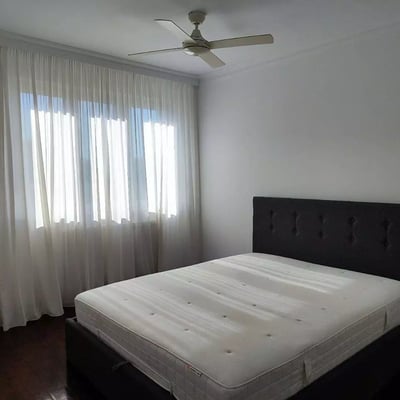 Location longue durée d’un appartement lumineux de 3 pièces, 75 m², quartier Vračar, Belgrade, Serbie