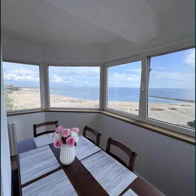 Location longue durée d’un appartement de 3 pièces, 80 m², à Faleza Nord, Constanța, Roumanie