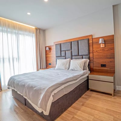 Alquiler a largo plazo de un piso elegante de 3 habitaciones, 80 m², Campus, Constanza, Rumanía