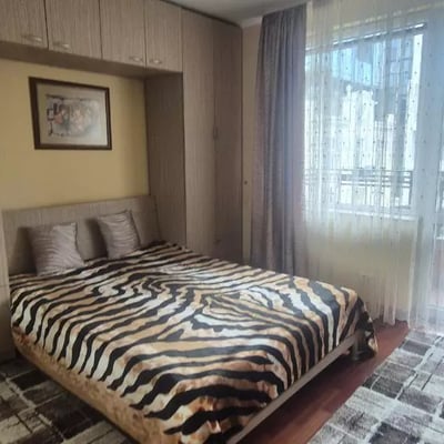 Alquiler a largo plazo de un piso de 3 habitaciones con 2 dormitorios, Varna, Bulgaria