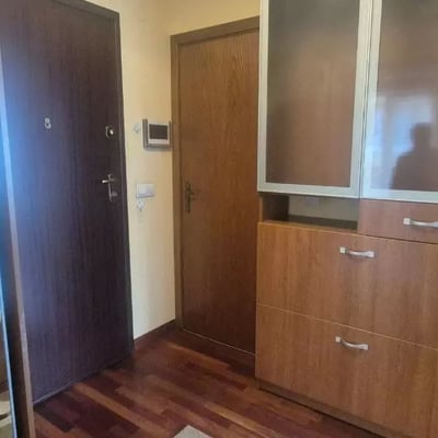 Alquiler a largo plazo de un piso de 3 habitaciones con 2 dormitorios, Varna, Bulgaria