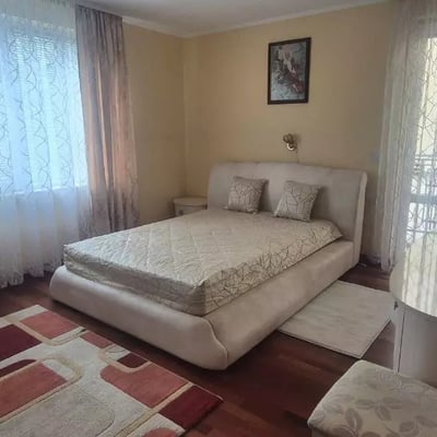 Alquiler a largo plazo de un piso de 3 habitaciones con 2 dormitorios, Varna, Bulgaria