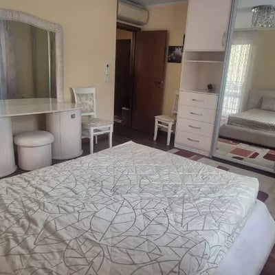 Alquiler a largo plazo de un piso de 3 habitaciones con 2 dormitorios, Varna, Bulgaria