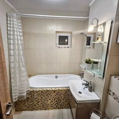 Rental of a cozy 3-room apartment, 85 m², Faleza Nord, Constanța, Romania