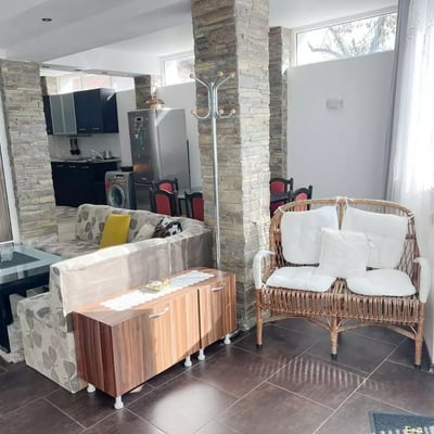 Miete einer gemütlichen 2-Zimmer-Wohnung mit Hof, Varna, Bulgarien