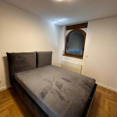 Location d’un appartement spacieux de 3 pièces, 90 m², centre-ville, Belgrade, Serbie