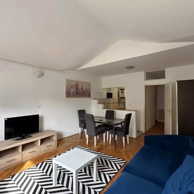 Аренда просторной 3-комнатной двухэтажной квартиры, 85 м², недалеко от центра города, Белград, Сербия