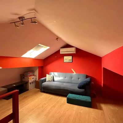 Аренда просторной 3-комнатной двухэтажной квартиры, 85 м², недалеко от центра города, Белград, Сербия