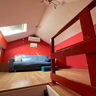 Аренда просторной 3-комнатной двухэтажной квартиры, 85 м², недалеко от центра города, Белград, Сербия