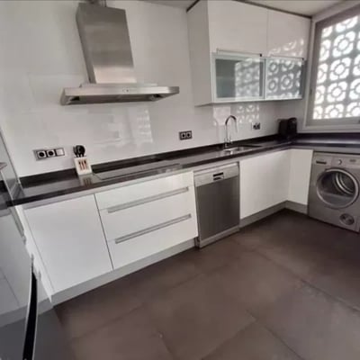 Miete einer geräumigen Wohnung mit 2 Schlafzimmern, 110 m², Alicante, Spanien
