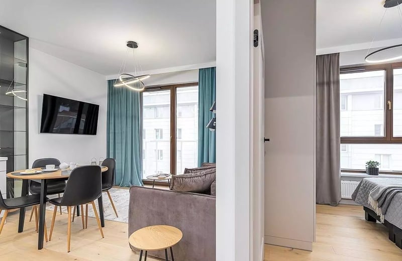 Alquiler de Apartamento de 2 Habitaciones, 36m², Calle Erazma Ciołka, Wola, Varsovia, Polonia