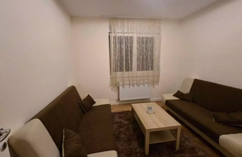 Alquiler a largo plazo de un apartamento nuevo de 3 habitaciones con balcón en Belgrado, Zvezdara