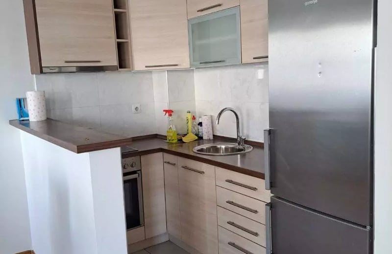 Alquiler a largo plazo de un apartamento de tres habitaciones en el área de Voždovac, Belgrado
