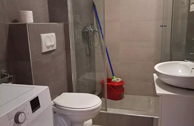 Alquiler a largo plazo de un apartamento de tres habitaciones en el área de Voždovac, Belgrado
