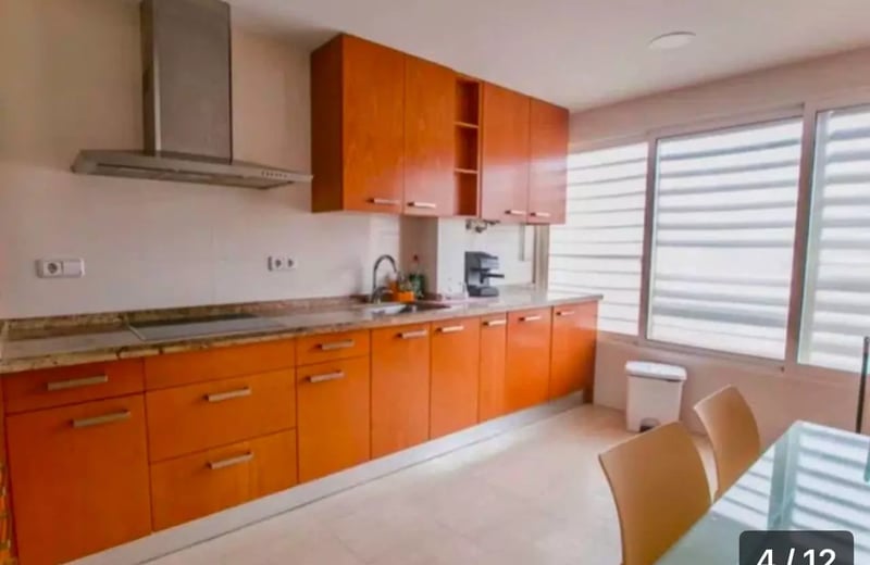 Long-term rental: 3-bedroom apartment, 122 m², Alicante, parking included