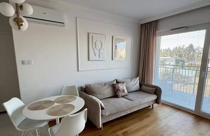 Alquiler a largo plazo, Varsovia, Calle Lazurowa, distrito Bemowo: apartamento de 2 habitaciones con balcón