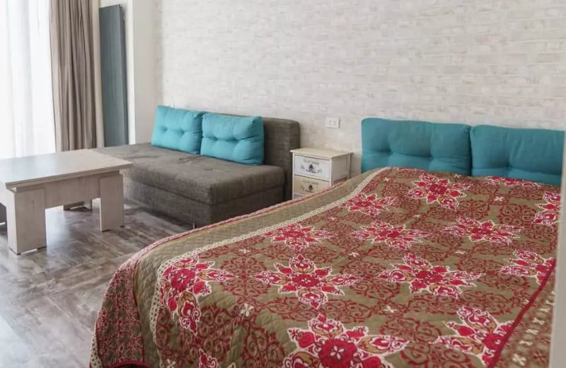 Alquiler de estudio a largo plazo en Batumi, calle Pirosmani 18C