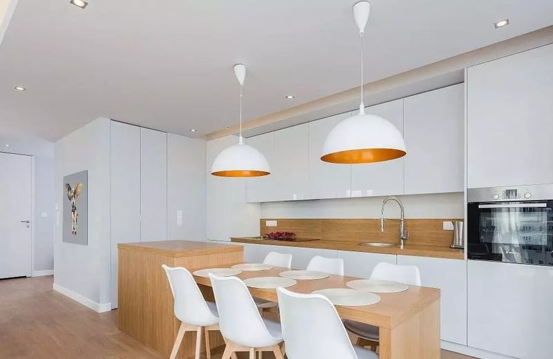 Long-term rental of a 3-rooms apartment 93 m2 in Warsaw, Wola district