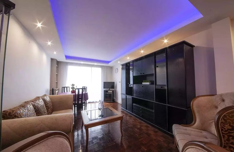 Alquiler a largo plazo – amplio apartamento de 3 habitaciones con balcón y parking en las afueras de París