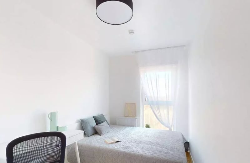 Long-term rental 4-room apartment near park and shops, Dębniki district, Kraków