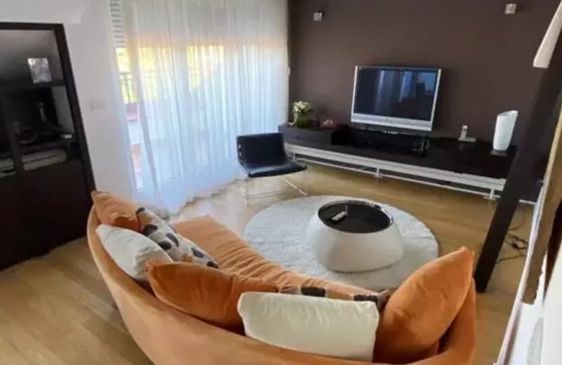 Long-term rental two-level penthouse in Vračar, Belgrade, Serbia