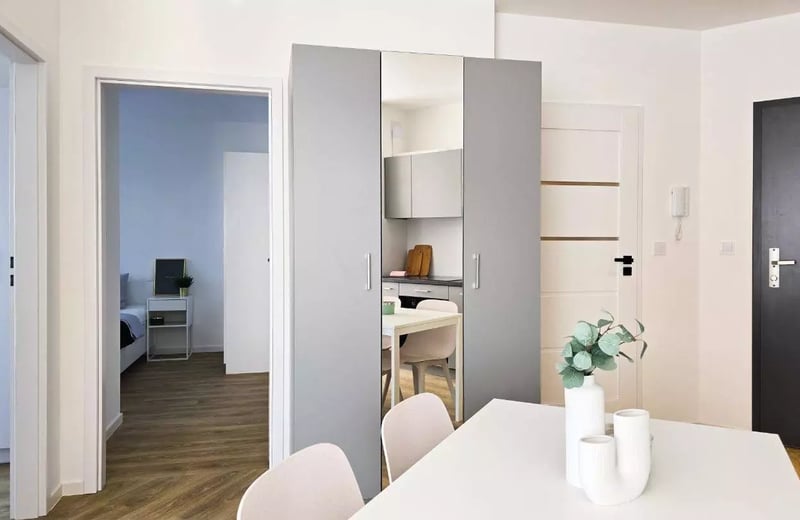 Long-term rental of a 4-room apartment near the park, Krakow