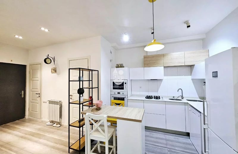 Long-term rental 3-room apartment in Old Town, Batumi