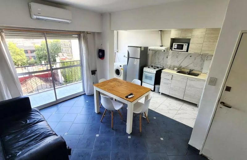 Long-term rent 3-room apartment with a balcony in San Telmo, Buenos Aires
