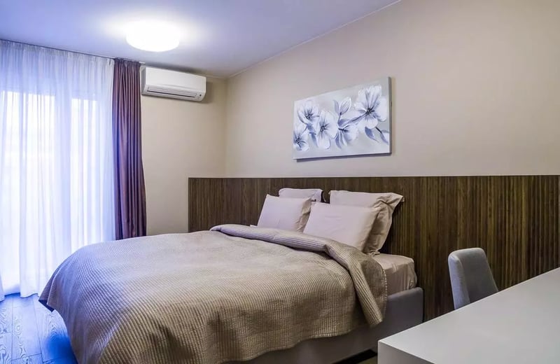 Long-term rental of a 4-room apartment near Tašmajdan Park, city center, Belgrade, Serbia