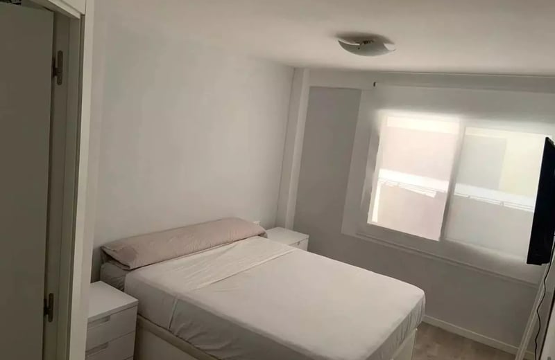 Long-term rental of a spacious apartment 110 m² with AC and parking space in Alicante