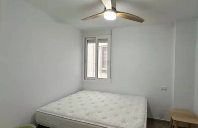 Alquiler a largo plazo apartamento 94m2 con vista al mar en Alicante, Espana