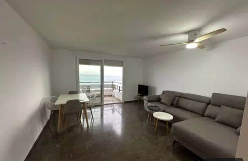 Alquiler a largo plazo apartamento 94m2 con vista al mar en Alicante, Espana