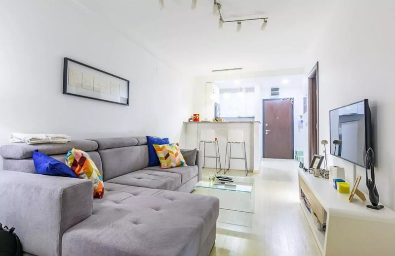 Alquiler a largo plazo en Belgrado departamento de 2 ambientes, 45 m² con balcón y calefacción