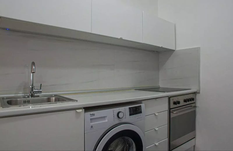 Долгосрочная аренда в Белграде — двухкомнатная квартира 50 м² в центре города, с кондиционером и возможностью проживания с питомцами