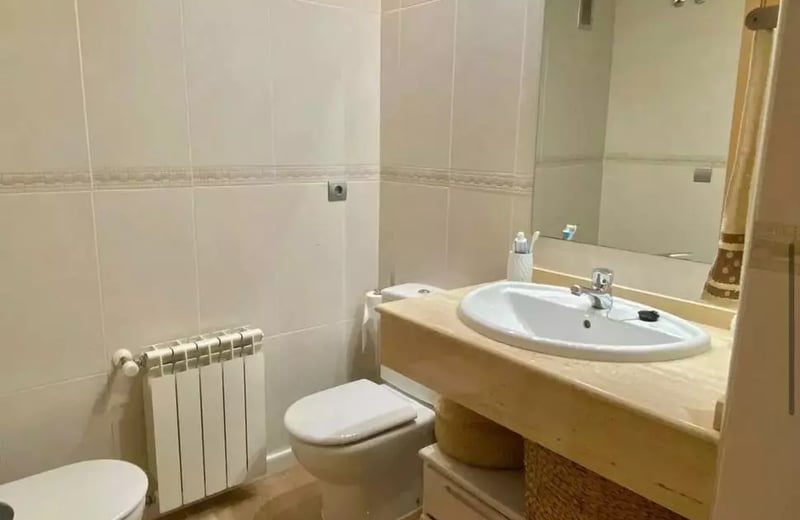 Long-term rental in Alicante — 3-bedroom apartment with terrace & parking, 130 m² near the center