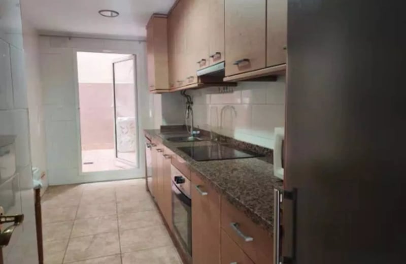 Long-term rental of a 90 m² apartment with patio, 3 bedrooms and 2 bathrooms in Alicante, pets negotiable