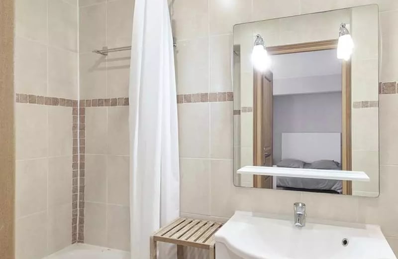 Long-term rental of a 35 m² studio on rue de Théâtre, 15th arrondissement of Paris