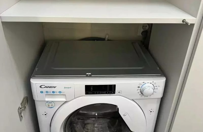Alquiler a largo plazo de un amplio apartamento de tres habitaciones con aparcamiento en el distrito Włochy de Varsovia