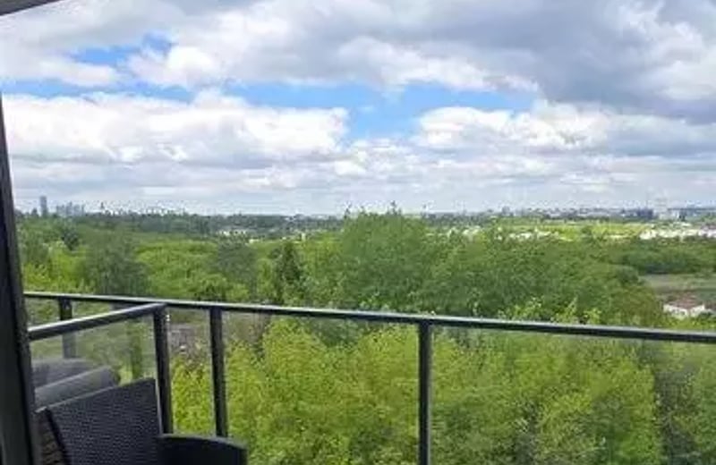 Long-term rental of a spacious three-room apartment with balcony and parking in the Mokotów district of Warsaw