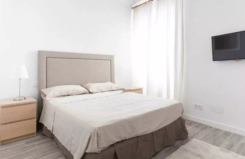 Long-term rental of a bright apartment in the center of Alicante, Spain