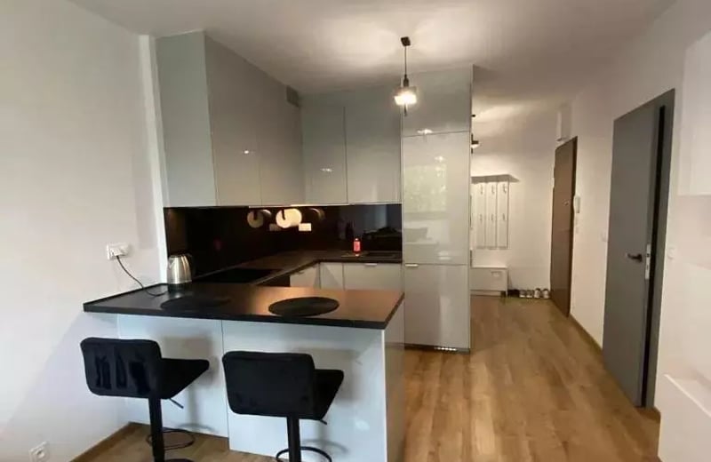 Долгосрочная аренда 2-комнатной квартиры 48 м² на Fort Wola, Варшава, Польша, рядом с метро