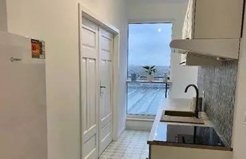 Langzeitmiete einer 3-Zimmer-Wohnung (51 m²) mit Balkon und Parkplatz in der Kotsisa 8c Straße, Warschau, Polen
