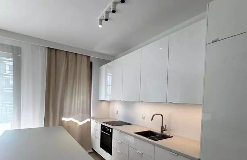 Долгосрочная аренда 3-комнатной квартиры 71,5 м² в Royal Residence, Wilanów, Варшава, Польша, с балконом и паркингом