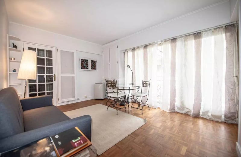 Long-term rental of a 36 m² 2-room apartment with a balcony in the 3rd district of Paris, France